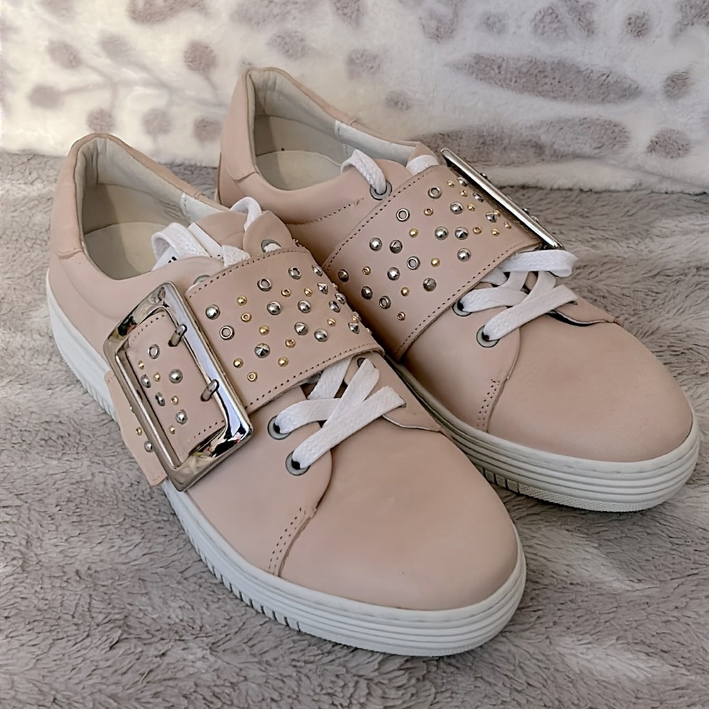 Bull boxer stud, bling buckle sneakers, size 39